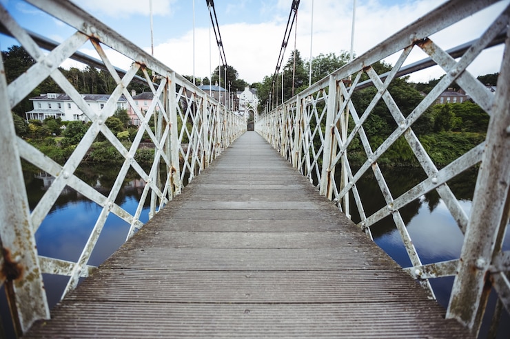 Photo gratuit pont de bois sur la rivière