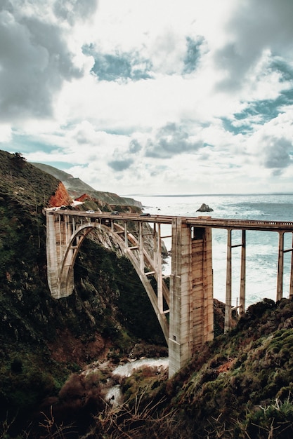 Photo gratuite pont près de la mer