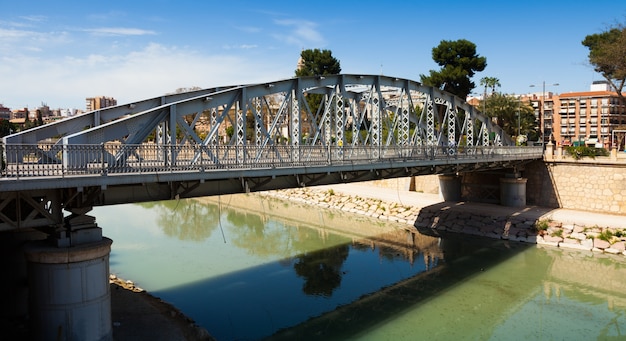 Photo gratuite pont sur la rivière segura appelé puente nuevo