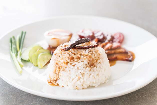 Porc rouge au barbecue au riz