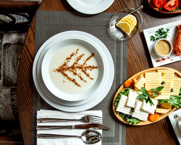 Porridge garni de cannelle