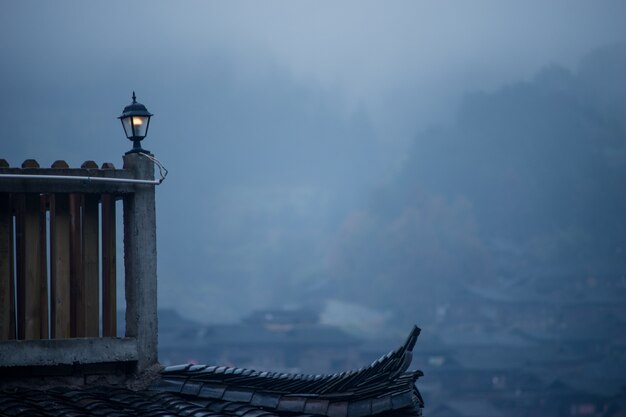 Port avec beaucoup de brouillard