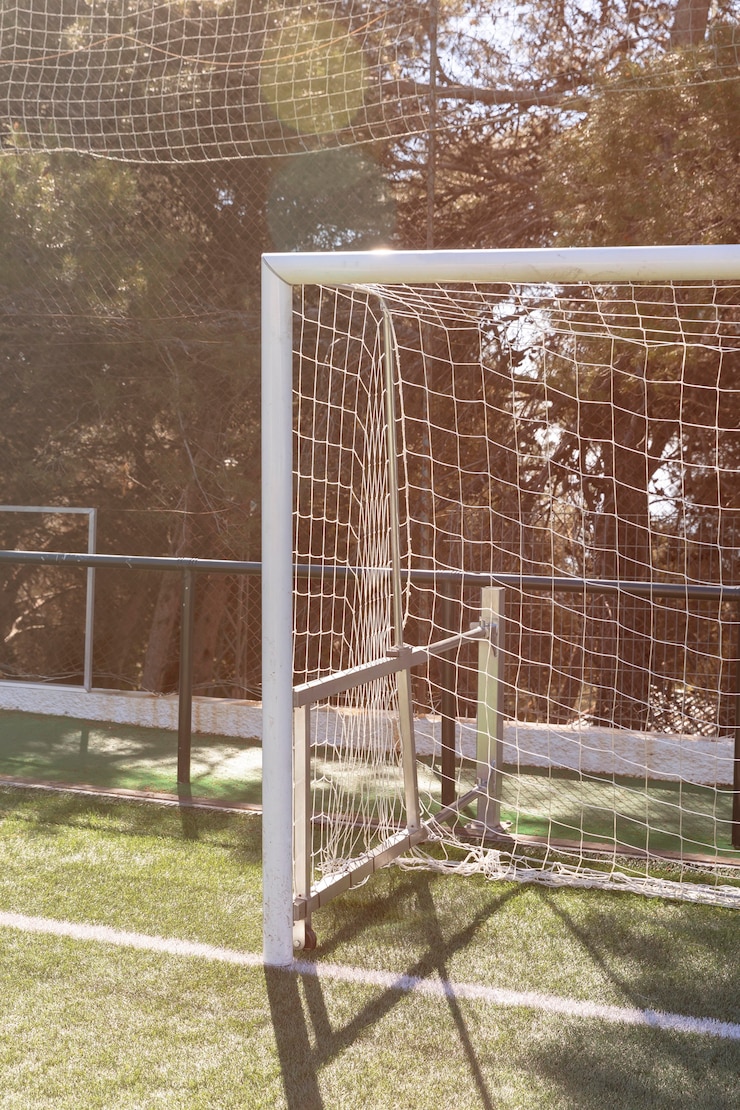 Photo gratuit porte de football sur terrain