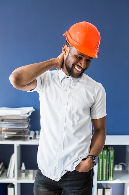 Portrait d&#39;un architecte mâle afro-américain à succès