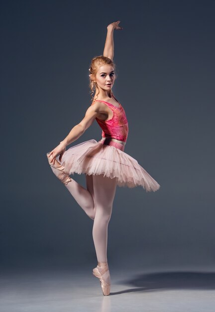 Portrait de la ballerine en pose de ballet