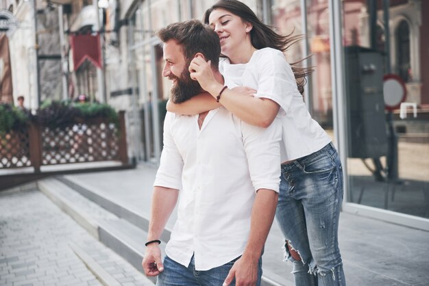 portrait, beau, jeune, couple, Sourire, ensemble