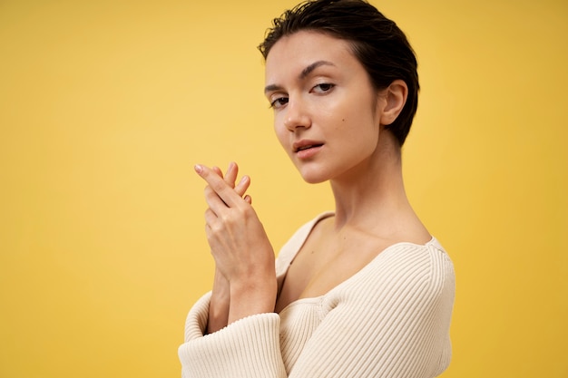 Photo gratuite portrait de beauté du jeune adulte