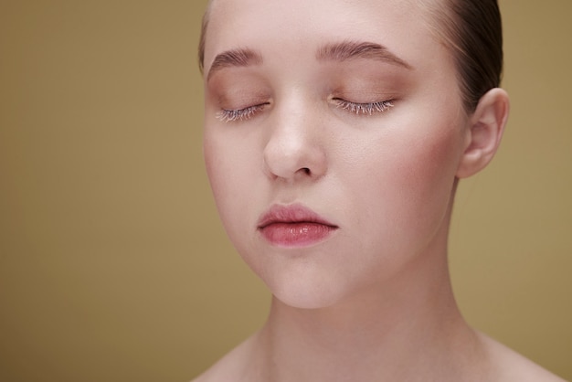 Portrait de beauté de jeune femme