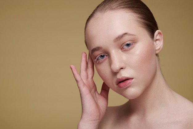 Portrait de beauté de jeune femme