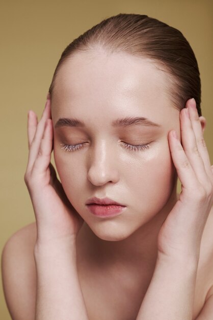 Portrait de beauté de jeune femme