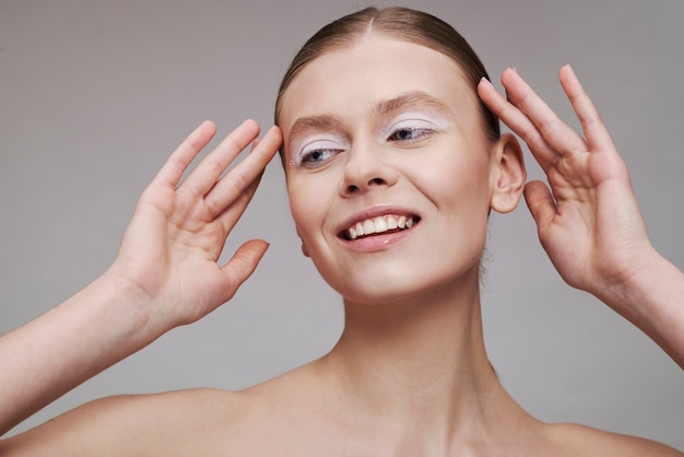 Portrait de beauté de jeune femme