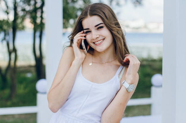 Portrait de beauté vêtements de vue de la nature