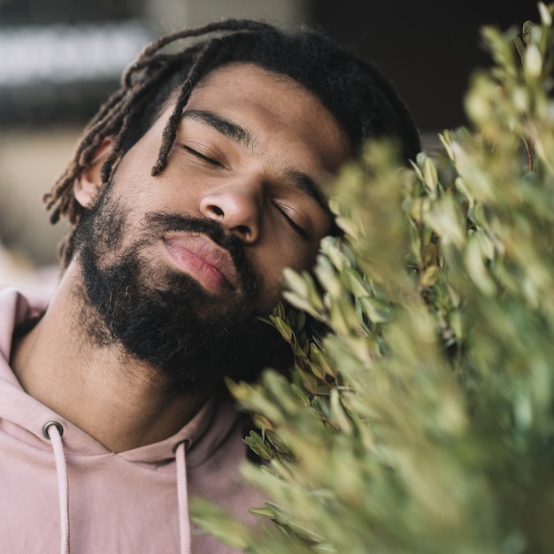 Portrait de bel homme afro-américain