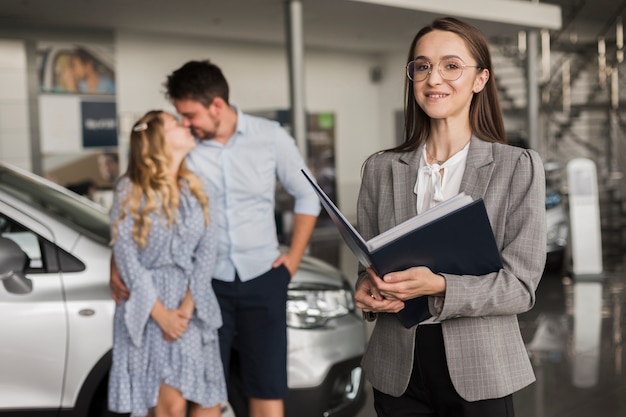 Portrait de belle femme d'affaires