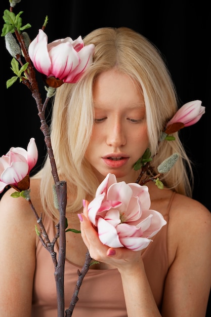 Portrait de belle femme albinos
