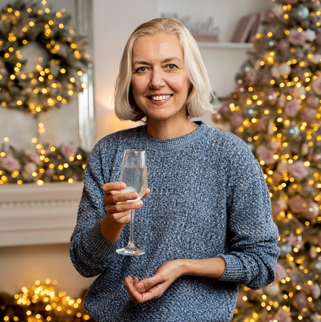 Portrait de la belle femme à Noël