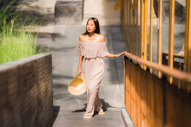 Portrait belle jeune femme asiatique sourire heureux