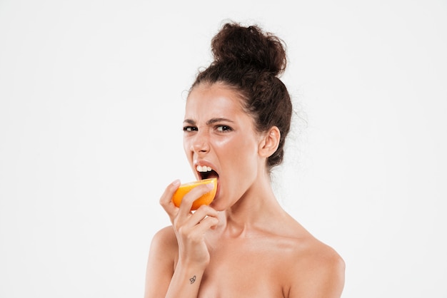 Portrait d'une belle jeune femme