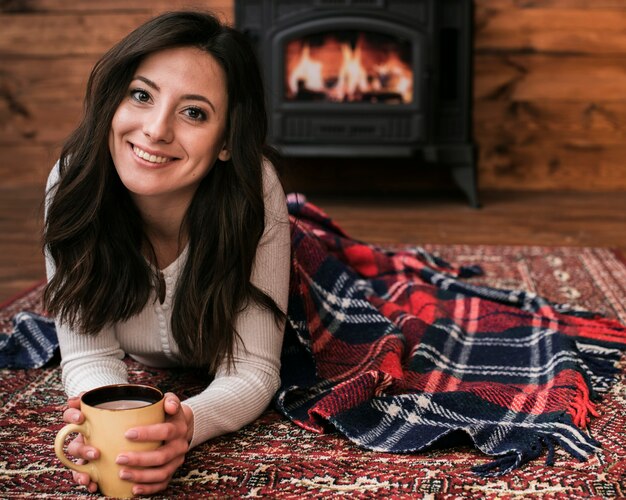 Portrait de belle jeune femme