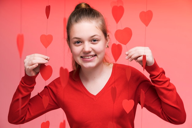 Photo gratuite portrait de la belle jeune fille posant