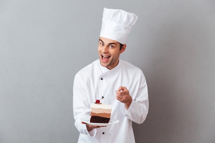 Photo gratuit portrait d'un chef masculin gai habillé en uniforme