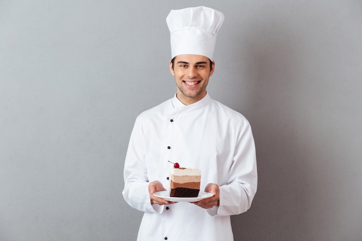 Photo gratuit portrait d'un chef masculin heureux habillé en uniforme