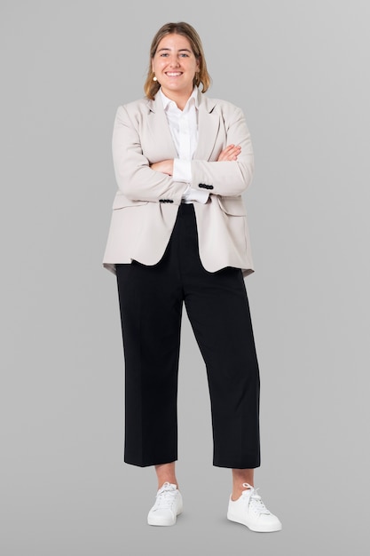 Portrait complet du corps d'une femme d'affaires européenne confiante pour la campagne pour l'emploi et la carrière