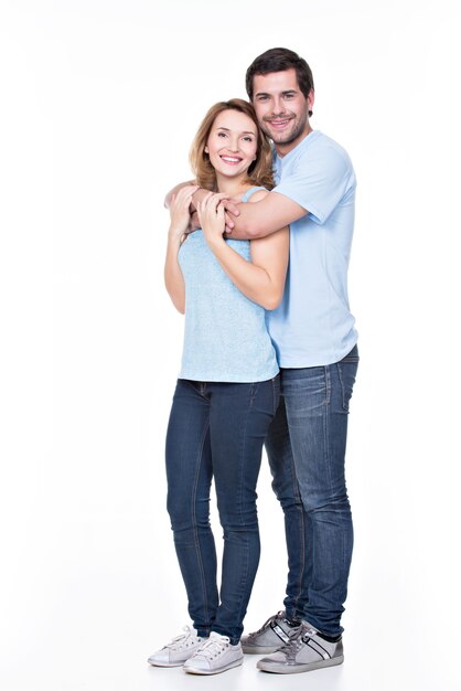 Portrait complet du couple heureux isolé