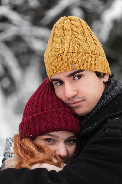 Portrait, couple, étreindre, lumière du jour