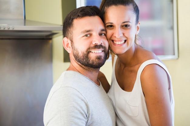 Portrait d'un couple heureux