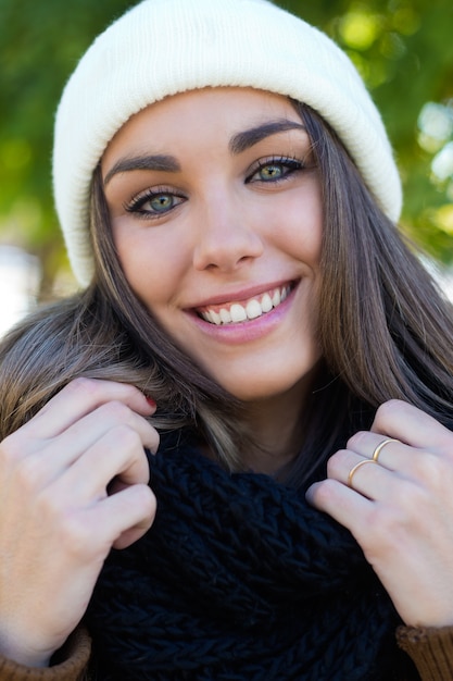 Photo gratuite portrait des cultures de visage féminin