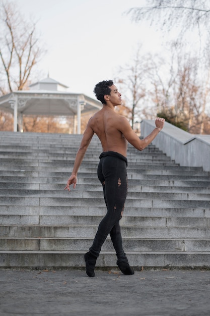 Photo gratuite portrait de danseur de ballet masculin professionnel