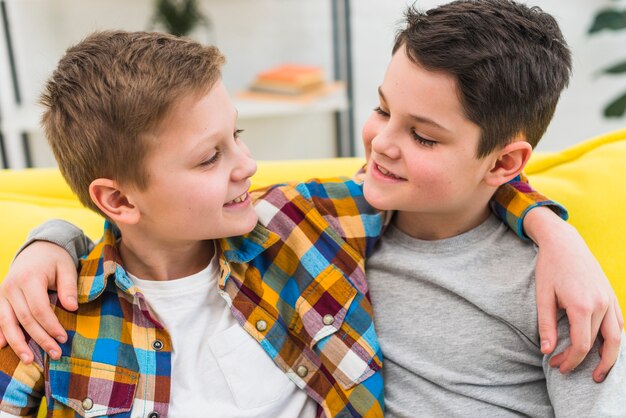 Portrait de deux garçons