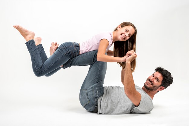 Portrait du père et de la fille à la fête des pères