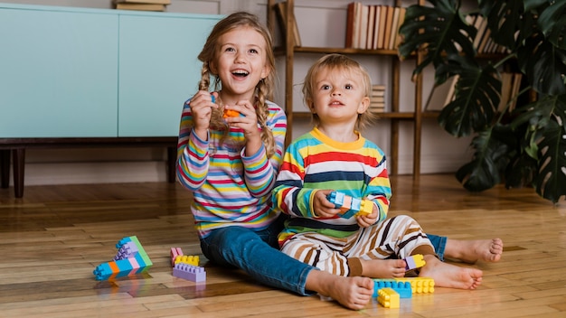 Portrait d'enfants jouant