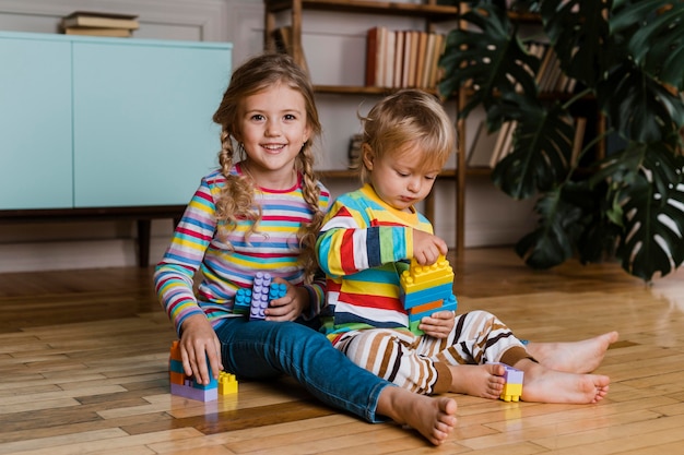 Portrait d'enfants jouant