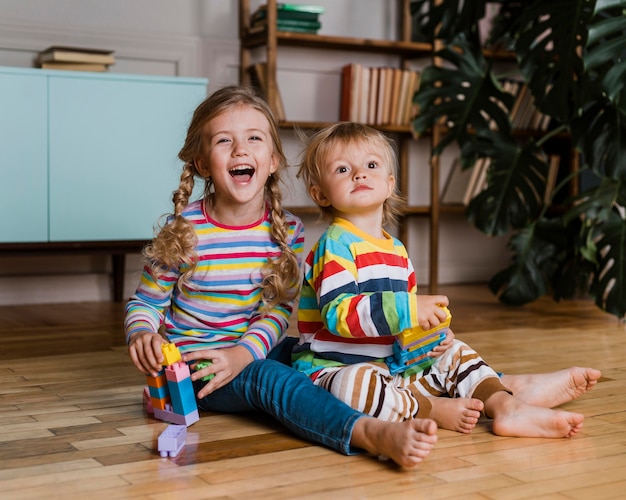 Portrait d'enfants jouant