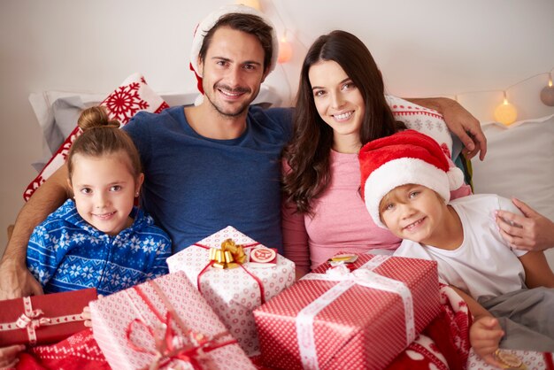 Portrait de famille au moment de Noël