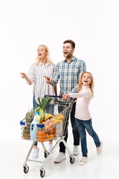 Portrait d'une famille excitée