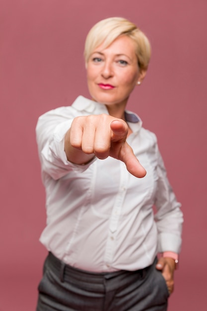 Portrait de femme d&#39;affaires d&#39;âge moyen