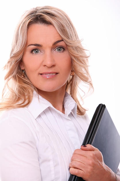 Photo gratuite portrait de femme d'affaires âgée heureuse