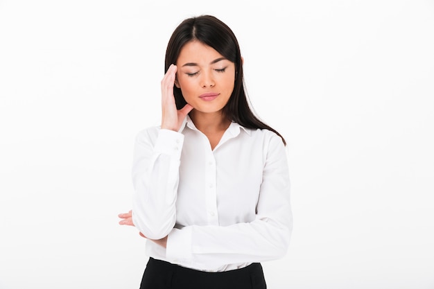 Portrait d'une femme d'affaires asiatique malheureuse