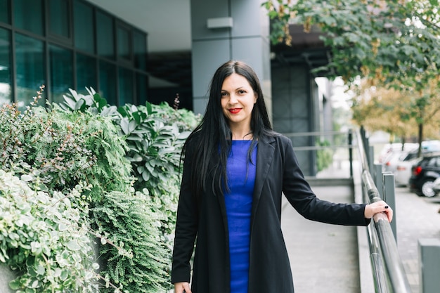 Portrait d&#39;une femme d&#39;affaires heureuse