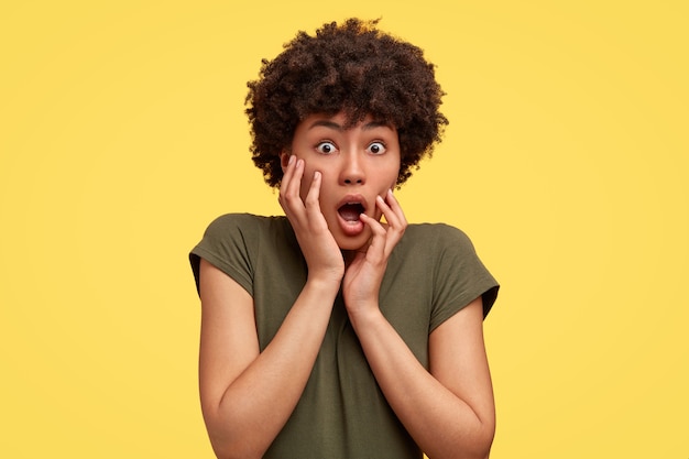 Portrait de femme afro-américaine posant