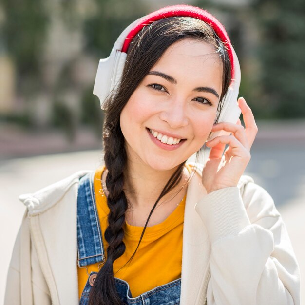 Portrait femme avec un casque