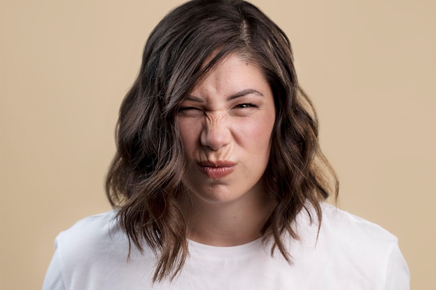 Photo gratuite portrait de femme en colère