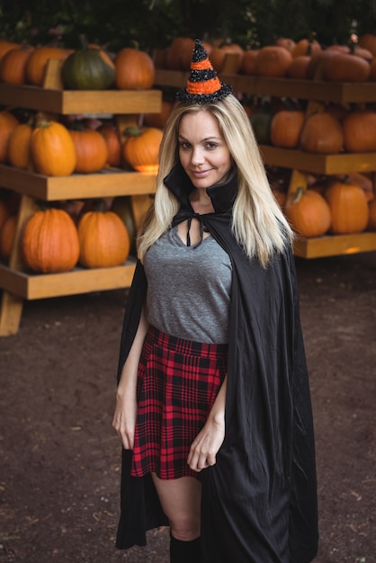 Photo gratuite portrait de femme en costume d'halloween