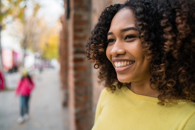 Portrait de femme dans la rue