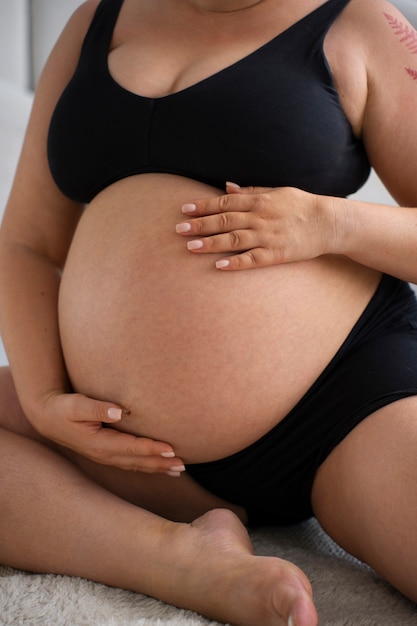 Portrait d'une femme enceinte de taille plus grande