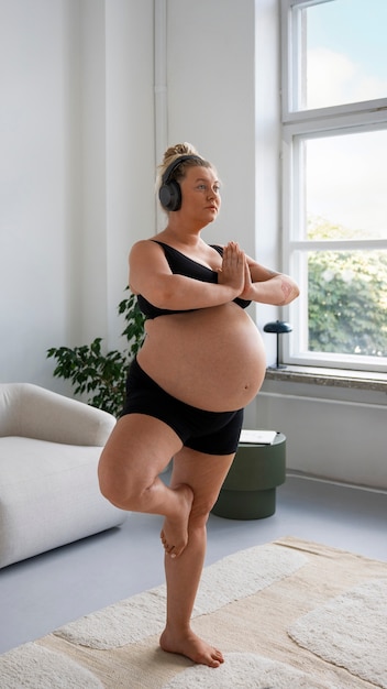 Portrait d'une femme enceinte de taille plus grande